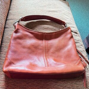 Elegant Tan Leather Shoulder Bag